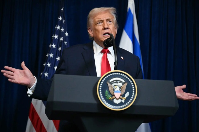 মার্কিন মিডিয়ার বিরুদ্ধে দেশদ্রোহিতার অভিযোগ ট্রাম্পের