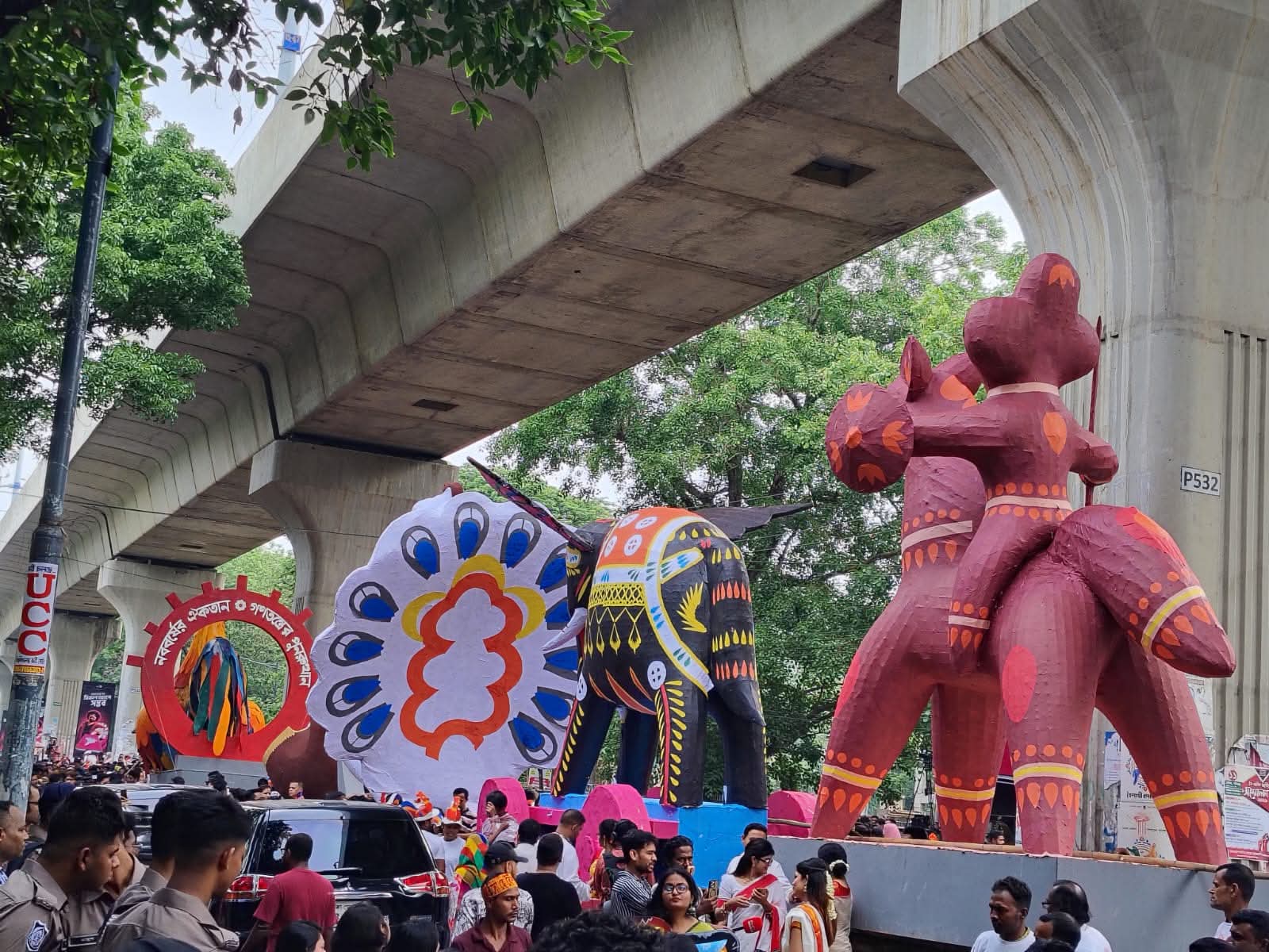 গ্রাম থেকে শহরে উৎসবের রঙ ছড়িয়ে দেয় পহেলা বৈশাখ